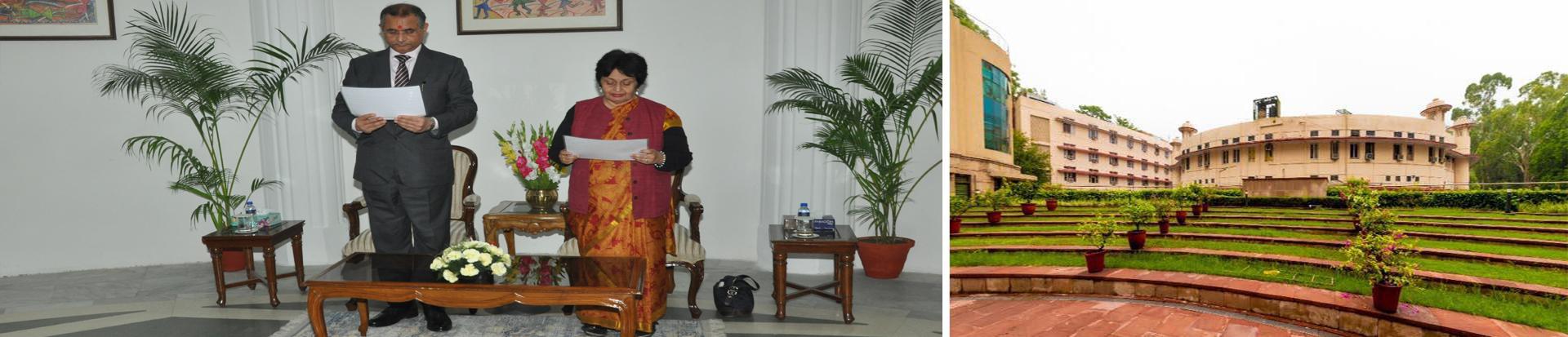 Dr. Manoj  Soni, Hon’ble Chairman, Union Public Service Commission administering the oath of office and secrecy to Mrs. Preeti Sudan on her appointment as an Hon’ble Member of the Commission on 29.11.2022 (FN) in the Central Hall, Dholpur House, New Delhi.